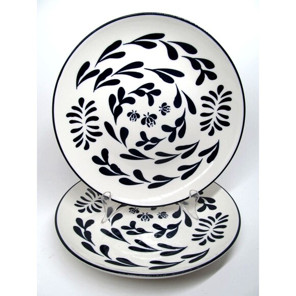 Orly Maison New York 10” Dinner Plates Navy & White Set of 2 - Picture 16 of 16